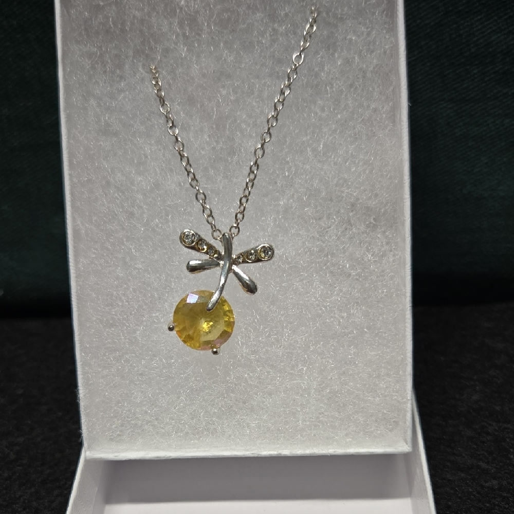 Elegant Silver and Yellow Pendant Necklace